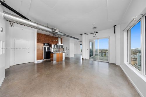phi15-10 Sw South River Dr, Miami, FL, 33130-4800 | Card Image