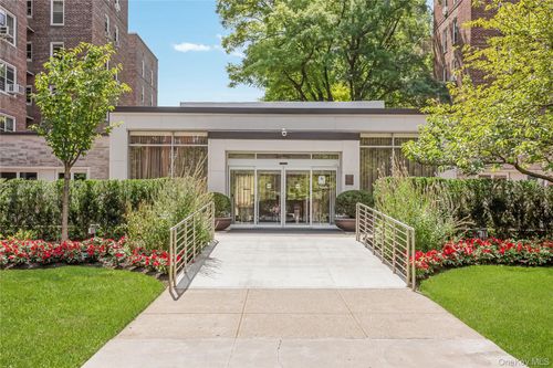 c43-112-20 72nd Dr, Forest Hills, NY, 11375-5654 | Card Image