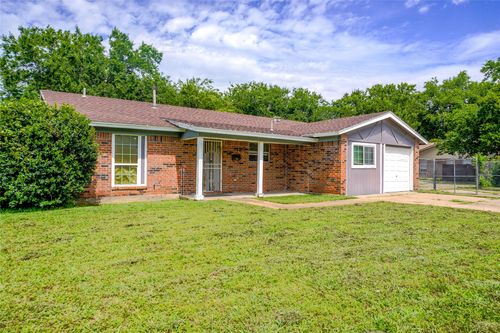 300 Coury Rd, Everman, TX, 76140-3606 | Card Image