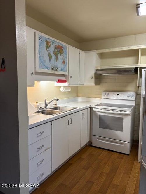 e110-8060 E Broadway Boulevard, Tucson, AZ, 85710 | Card Image