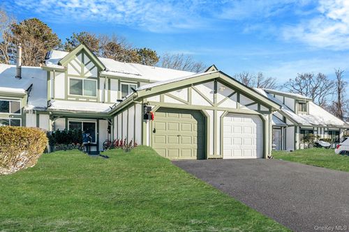 97 Drexelgate Ct, Middle Island, NY, 11953-1607 | Card Image