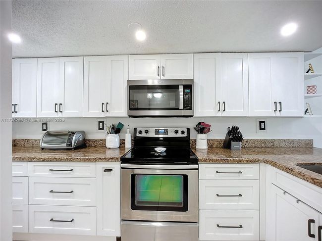APT-308 - 9915 W Okeechobee Rd, Condo with 2 bedrooms, 2 bathrooms and null parking in Hialeah Gardens FL | Image 4