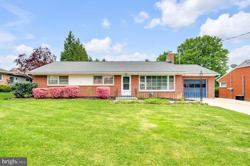 221 Mckinley Ave, HANOVER, PA, 17331-1843 | Card Image