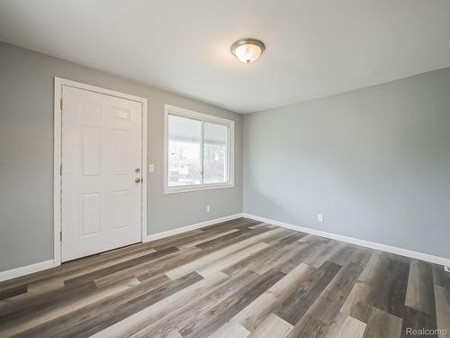 750 Scottwood St, Pontiac, MI, 48340-3151 | Card Image