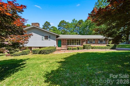 140 28th Avenue Dr Nw, Hickory, NC, 28601-1328 | Card Image