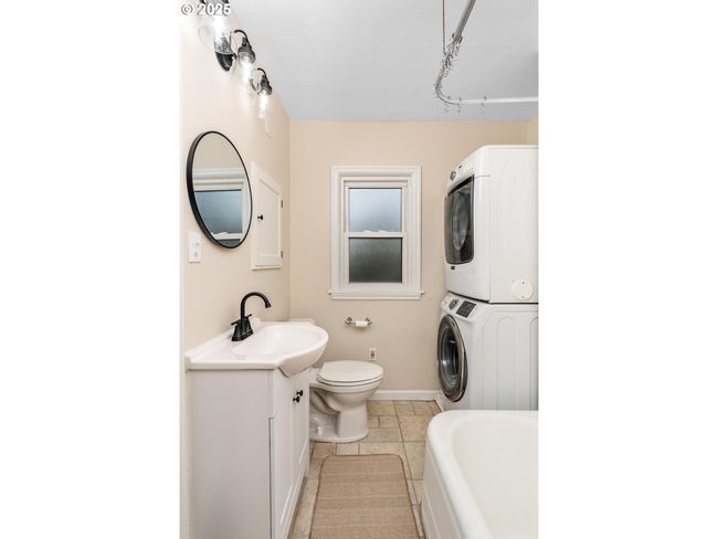 Bathroom-Main | Image 13