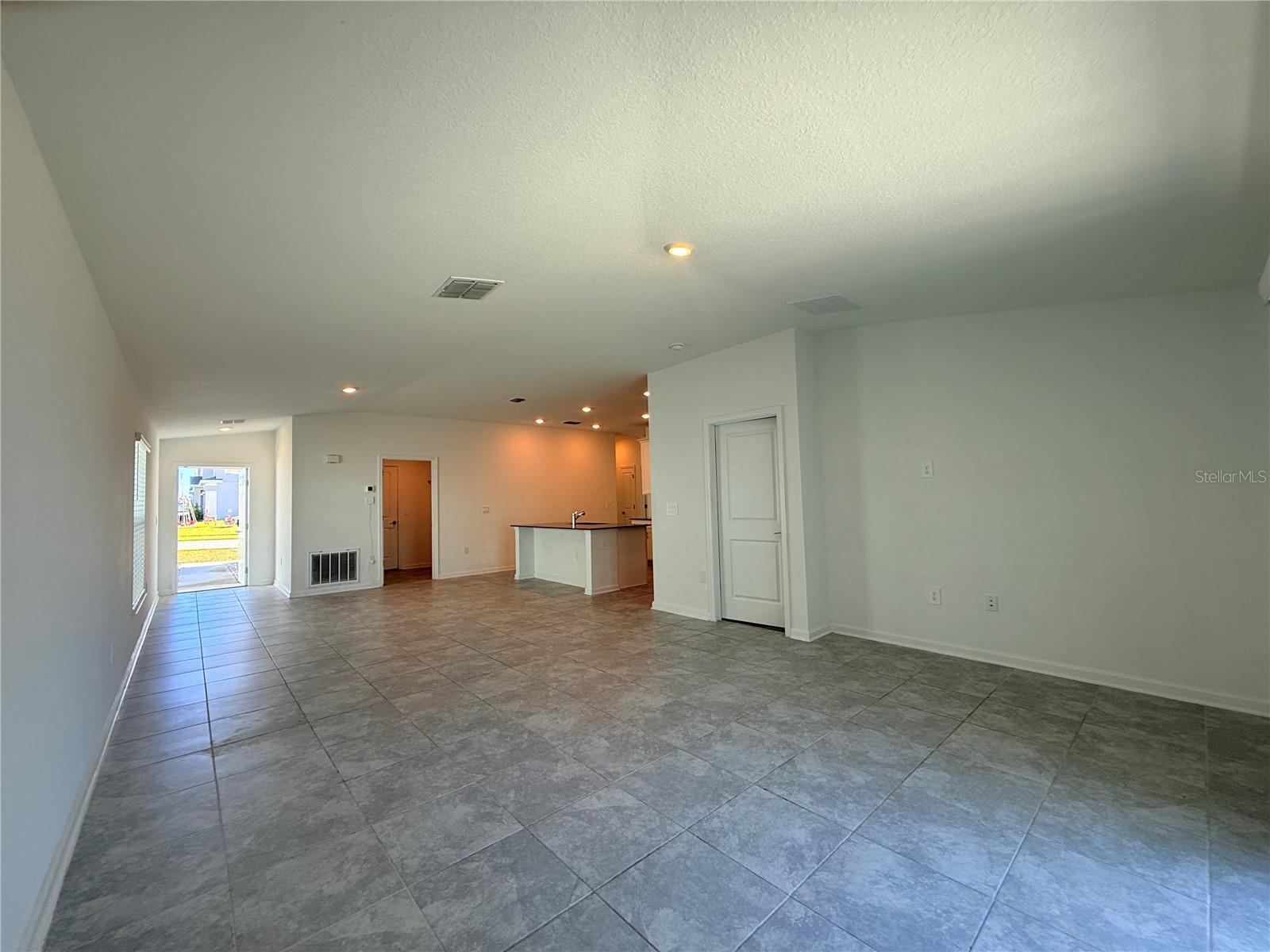 Residential Lease in GROVELAND 5