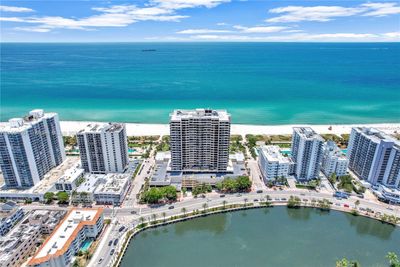 1206 - 2555 Collins Ave, Condo with 2 bedrooms, 2 bathrooms and null parking in Miami Beach FL | Image 2