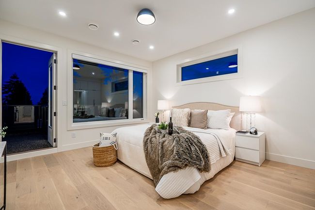 8386 14 Th Ave, Home with 5 bedrooms, 5 bathrooms and 3 parking in Burnaby BC | Image 20