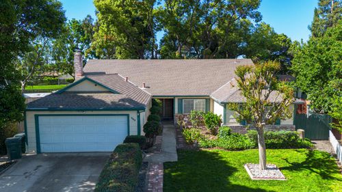 986 Pebble Way, Manteca, CA, 95336-3052 | Card Image