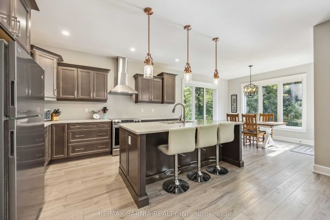 9934 Nipigon St, House other with 2 bedrooms, 2 bathrooms and 2 parking in Port Franks ON | Image 9