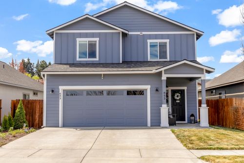 653 Ne Providence Dr, Bend, OR, 97701-7682 | Card Image