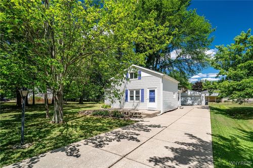 11 Middlesex Rd, Orchard Park, NY, 14127-4240 | Card Image