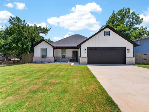 902 E Main St, Tioga, TX, 76271-3548 | Card Image