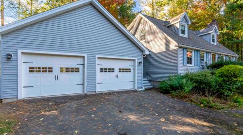 11 Chestnut Hill Dr, Londonderry, NH, 03053-2522 | Card Image