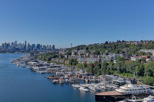 apt-201-2420 8th Ave N, Seattle, WA, 98109-2237 | Card Image