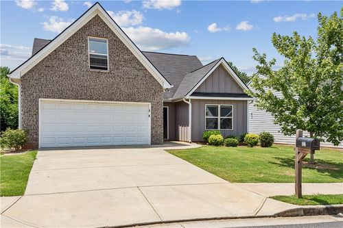 122 W Lexington Ave, Griffin, GA, 30223-2588 | Card Image