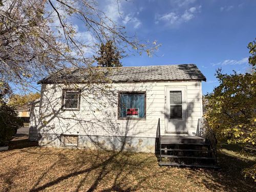 802 6 Ave, Wainwright, AB, T9W1C2 | Card Image