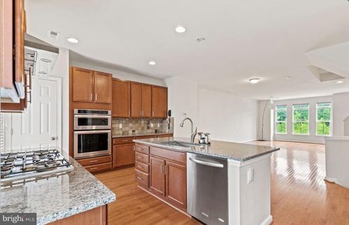 9653 Pullman Pl, FAIRFAX, VA, 22031-6088 | Card Image