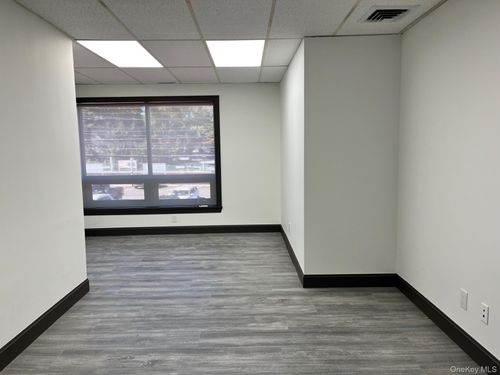 202-a-40 Railroad Plz, Oyster Bay, NY, 11771-1526 | Card Image