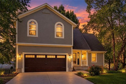 704 Lark St, Raymore, MO, 64083-9266 | Card Image