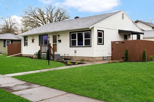 1027 Thomas St, Janesville, WI, 53545-1618 | Card Image