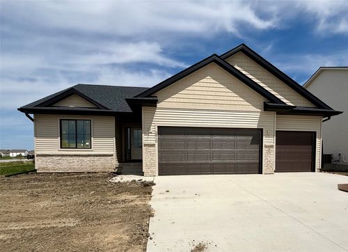 2910 Nw Reinhart Dr, Ankeny, IA, 50023-7983 | Card Image