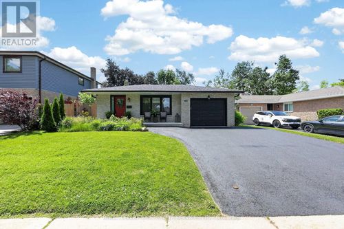 49 Belcourt Ave, Barrie, ON, L4M4E5 | Card Image