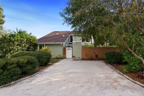 10703 Meadowglen Ln, TAMPA, FL, 33624-5062 | Card Image