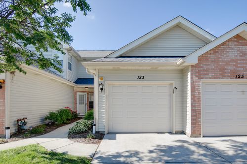 123 Golfview Dr, Glendale Heights, IL, 60139-3674 | Card Image