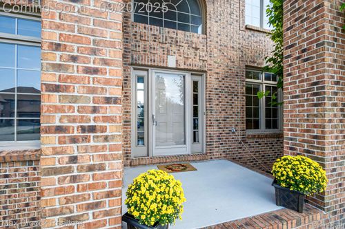 41704 Clinton Pines Dr, Clinton Township, MI, 48038-4946 | Card Image