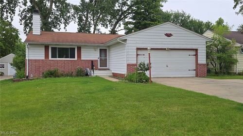 18290 Whitney Rd, Strongsville, OH, 44149-1405 | Card Image