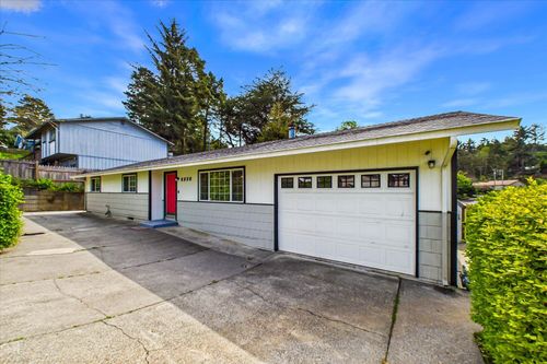2232 Parkwood Blvd, Eureka, CA, 95503-7043 | Card Image