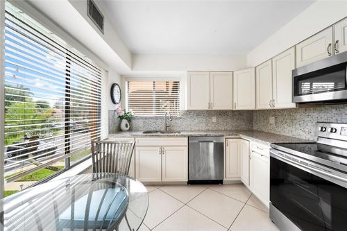 204-11205 Green Lake Dr, Boynton Beach, FL, 33437-1472 | Card Image