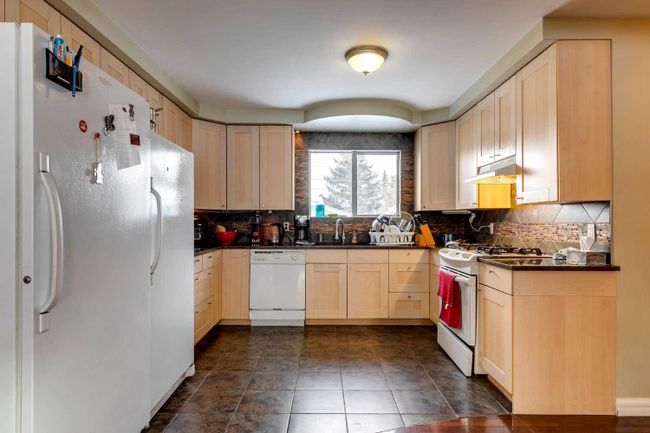 1116 37 Street Se, Home with 2 bedrooms, 1 bathrooms and 2 parking in Calgary AB | Image 5