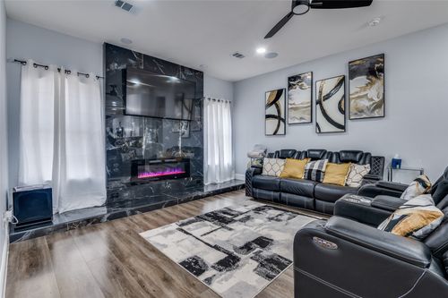 719 Meadowbrooke Cir, Duncanville, TX, 75137-3818 | Card Image