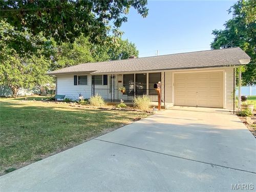 808 Smith Ln, Hillsboro, IL, 62049-1033 | Card Image