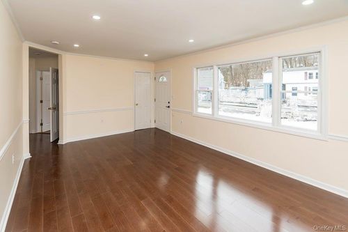 2 Oven Rock Rd, Bethel, CT, 06801-2307 | Card Image