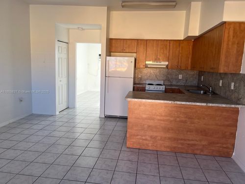 apt-203-65 W 4th St, Hialeah, FL, 33010-4783 | Card Image