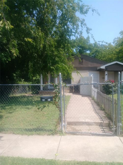 2505 Wilkinson Ave, Fort Worth, TX, 76103-2231 | Card Image