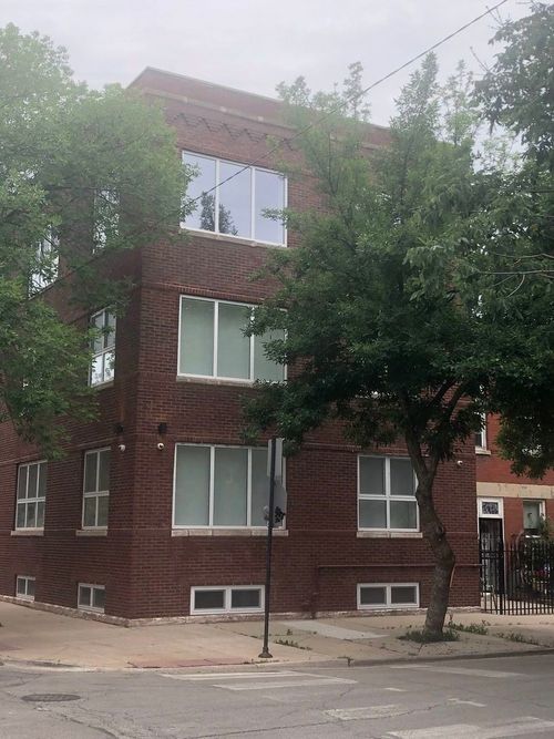 2w-2202 W Race Ave, Chicago, IL, 60612-5476 | Card Image
