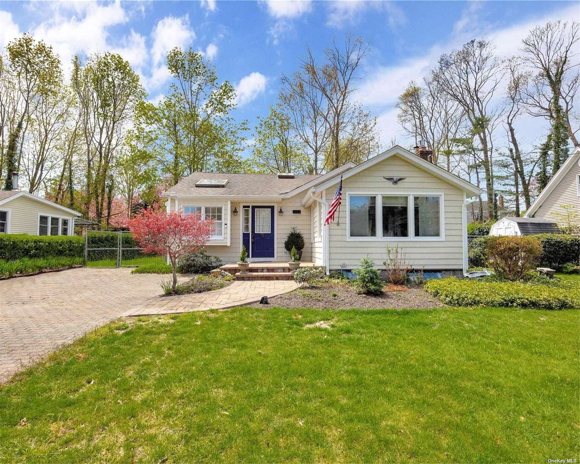 Cedar Dr, Miller Place, NY 11764