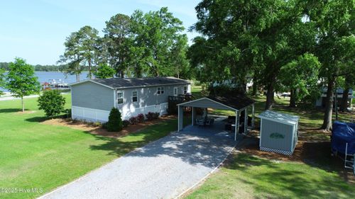 360 Bond Creek Rd, Aurora, NC, 27806-9402 | Card Image