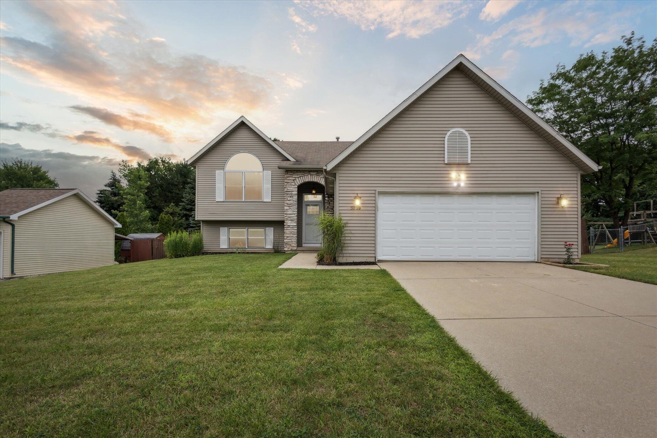 Brambleberry Dr, Comstock Park, MI 49321