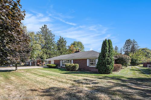 60 E Hurst Dr, Troy, MI, 48085-1511 | Card Image