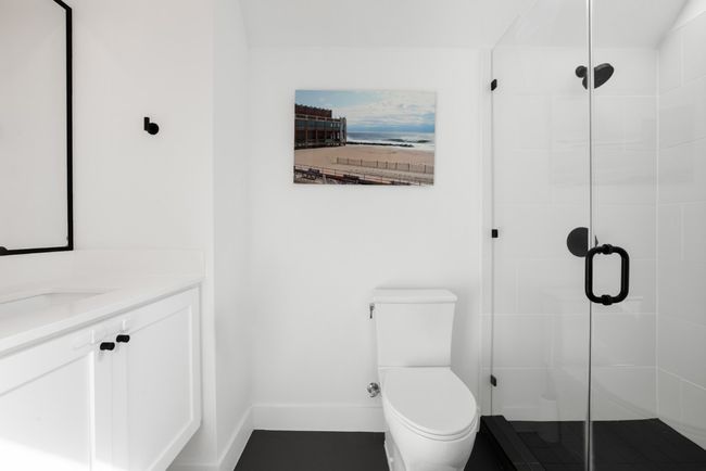 Thirs-floor full bath | Image 30