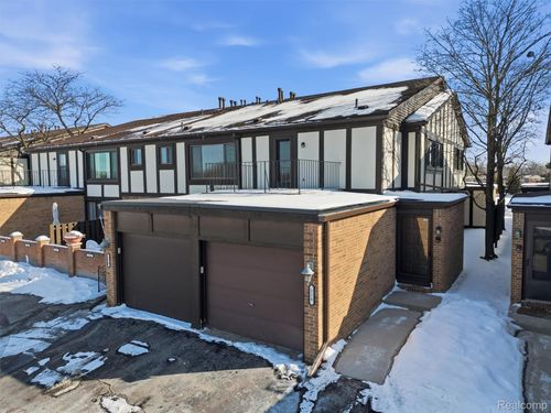 216 Country Club Dr, Saint Clair Shores, MI, 48082-1058 | Card Image