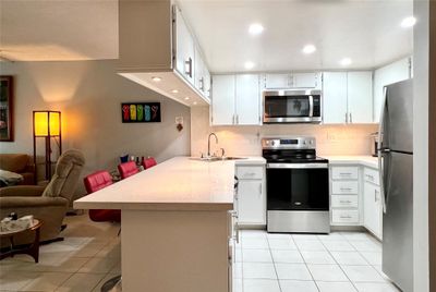 209-B - 3002 Ne 5th Ter, Condo with 2 bedrooms, 2 bathrooms and null parking in Wilton Manors FL | Image 3