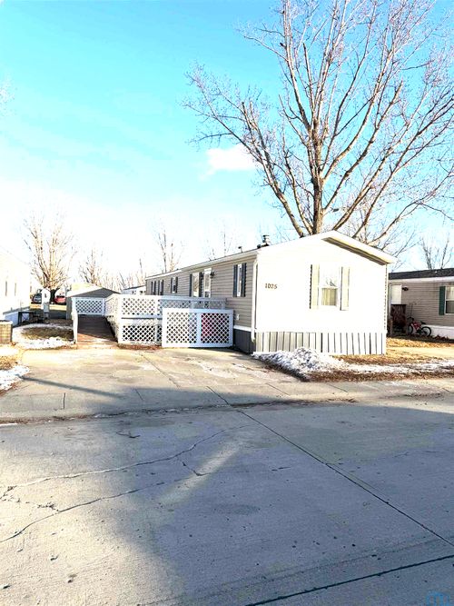 1025 Allison, Vermillion, SD, 57069-0000 | Card Image