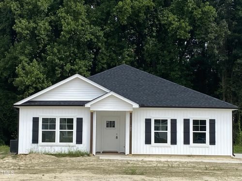 107 Chester Pl, Pikeville, NC, 27863-8143 | Card Image